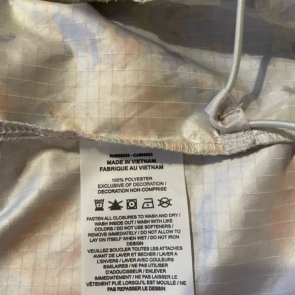 Floral Patterned Jacket - Picture 4 of 6